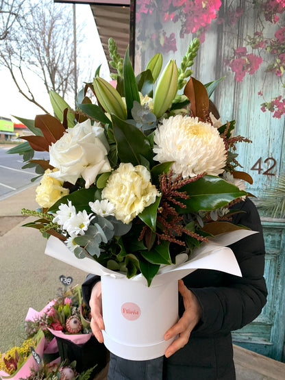 'GLEN' -HAT BOX ARRANGEMENT