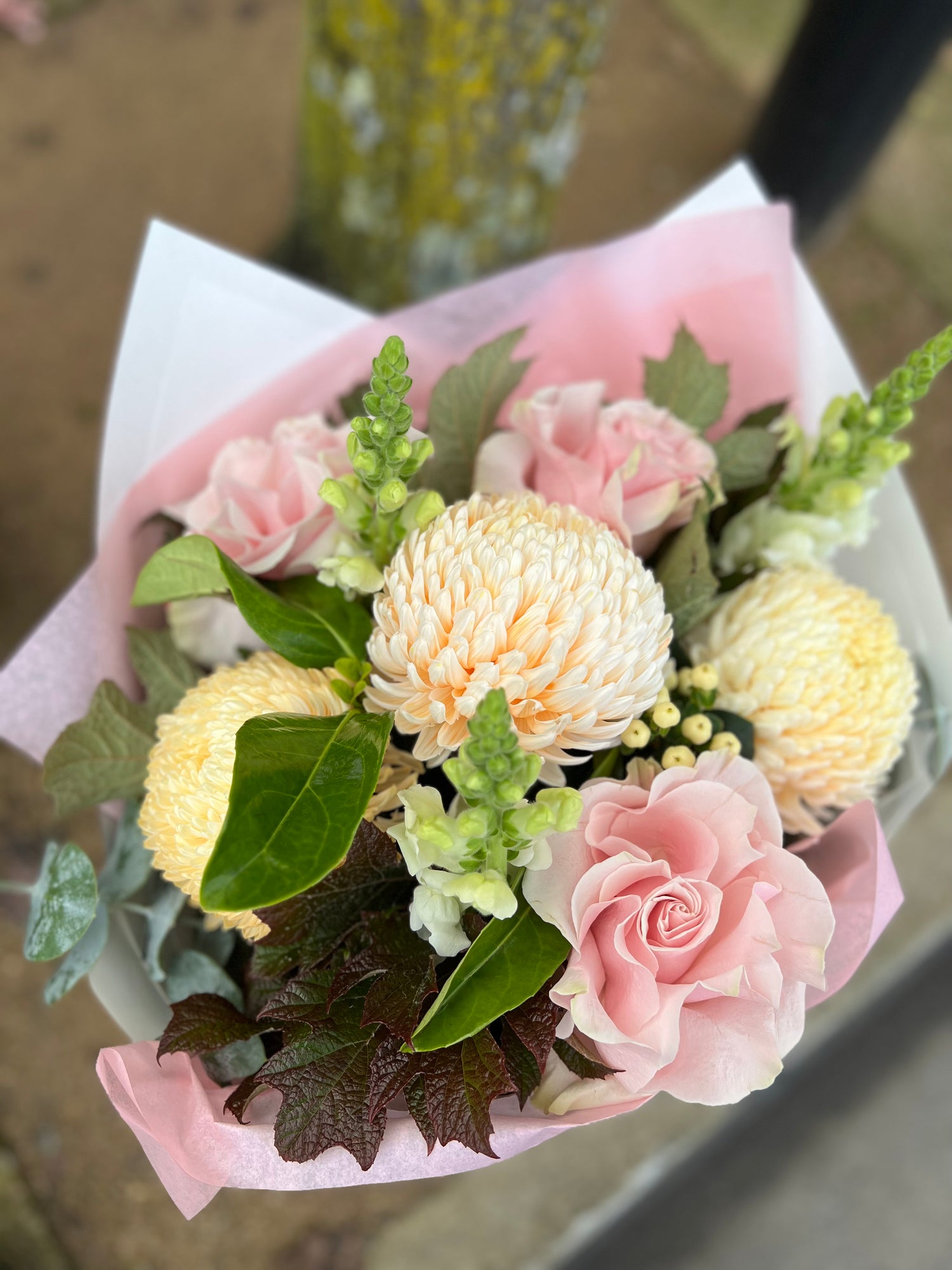 pastel pink bouquet of flowers roses delivery across Mornington Peninsula Mornington Mount Eliza florist birthday flowers anniversary just because sympathy flowers congratulations 